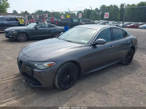 ZARFAEEN4H7533356 2017 ALFA ROMEO GIULIA - Image 2