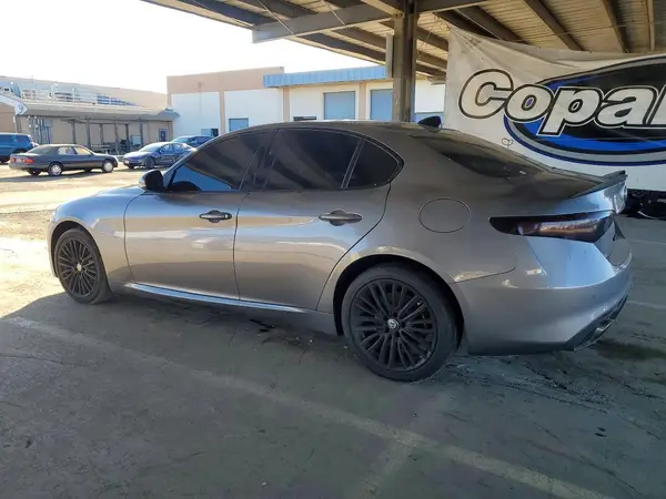 ZARFAEEN4H7534779 2017 ALFA ROMEO GIULIA - Image 2