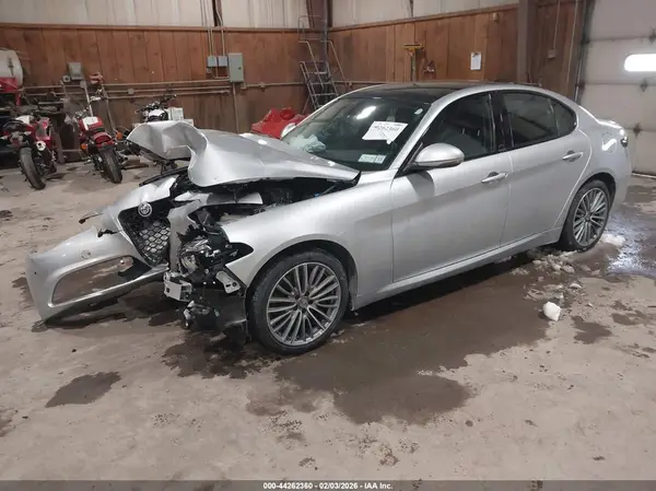ZARFAEEN4H7538380 2017 ALFA ROMEO GIULIA - Image 2