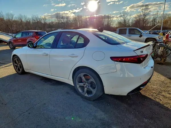ZARFAEEN4H7552506 2017 ALFA ROMEO GIULIA - Image 2