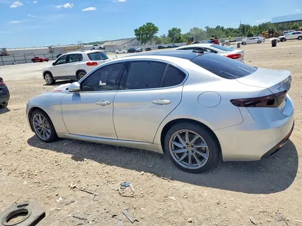 ZARFAEEN4H7554496 2017 ALFA ROMEO GIULIA - Image 2