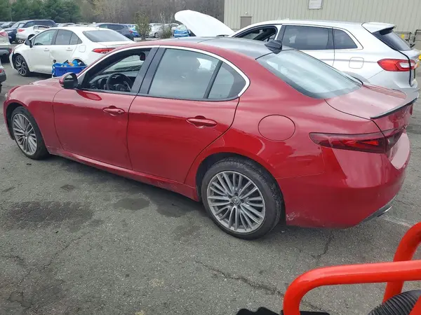 ZARFAEEN4H7556233 2017 ALFA ROMEO GIULIA - Image 2