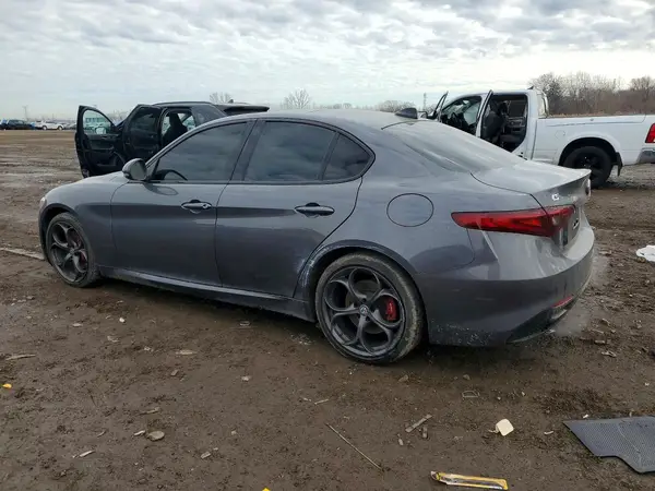 ZARFAEEN4J7563365 2018 ALFA ROMEO GIULIA - Image 2