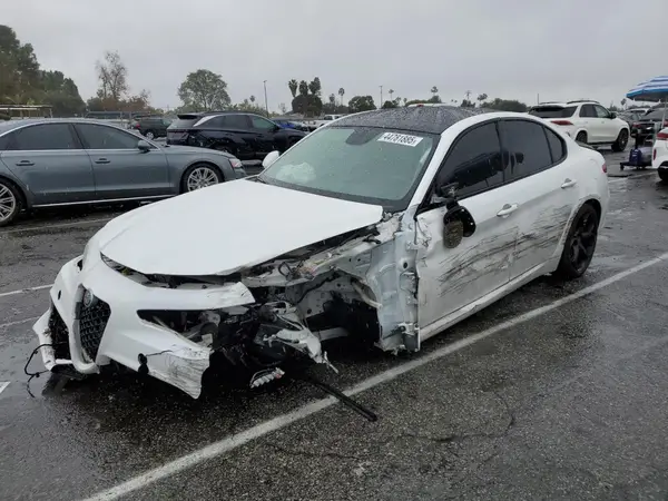 ZARFAEEN4J7568226 2018 ALFA ROMEO GIULIA - Image 1