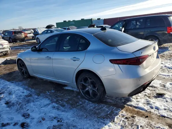 ZARFAEEN4J7578870 2018 ALFA ROMEO GIULIA - Image 2