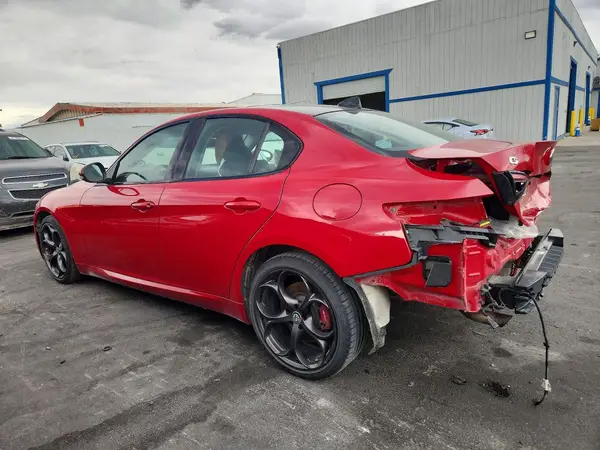 ZARFAEEN4J7580652 2018 ALFA ROMEO GIULIA - Image 2