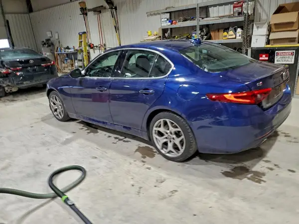 ZARFAEEN4J7582384 2018 ALFA ROMEO GIULIA - Image 2