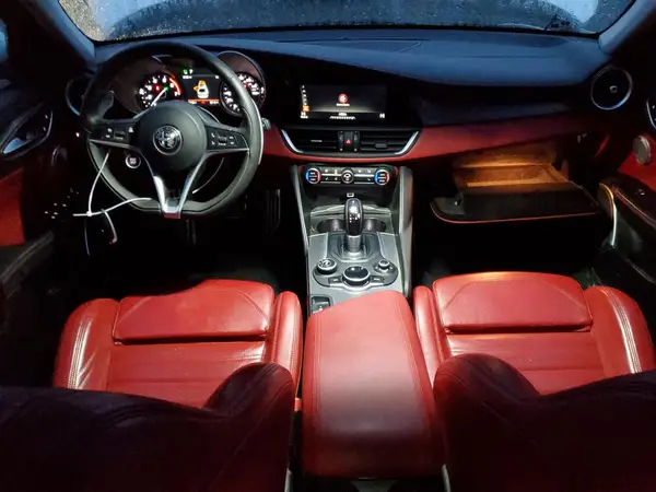 ZARFAEEN4J7583261 2018 ALFA ROMEO GIULIA - Image 8