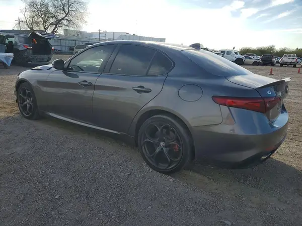 ZARFAEEN4J7583938 2018 ALFA ROMEO GIULIA - Image 2