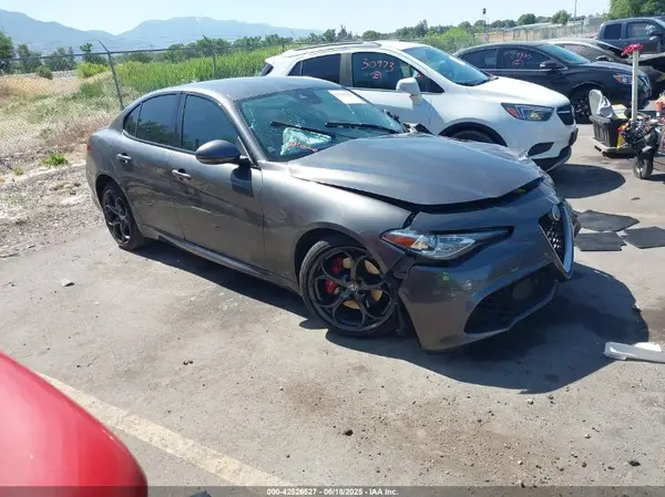 ZARFAEEN5H7529025 2017 ALFA ROMEO GIULIA - Image 1
