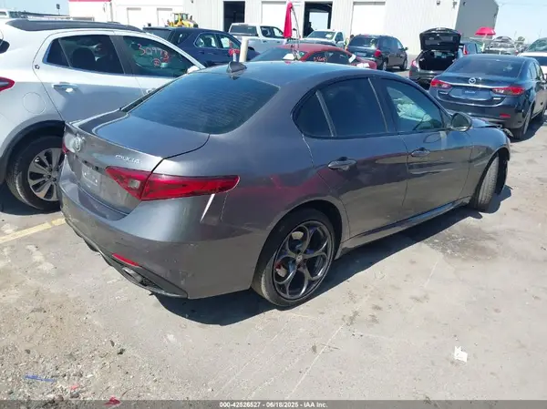 ZARFAEEN5H7529025 2017 ALFA ROMEO GIULIA - Image 4