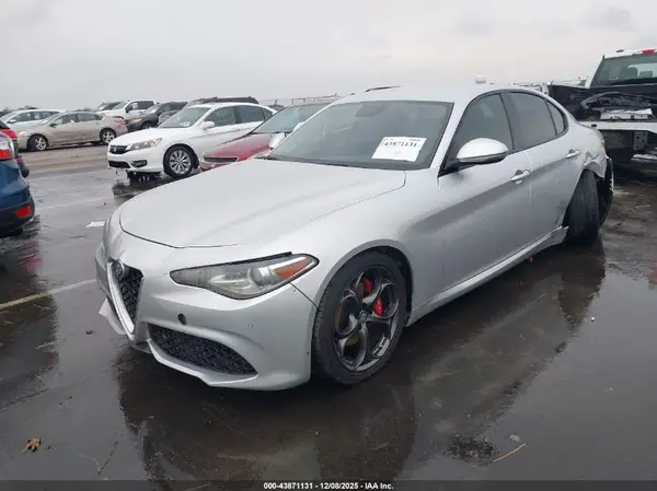 ZARFAEEN5H7533513 2017 ALFA ROMEO GIULIA - Image 2