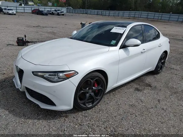 ZARFAEEN5H7534113 2017 ALFA ROMEO GIULIA - Image 2