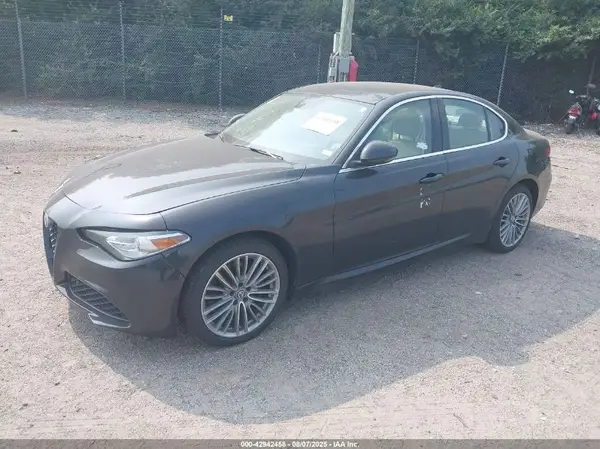 ZARFAEEN5H7537108 2017 ALFA ROMEO GIULIA - Image 2
