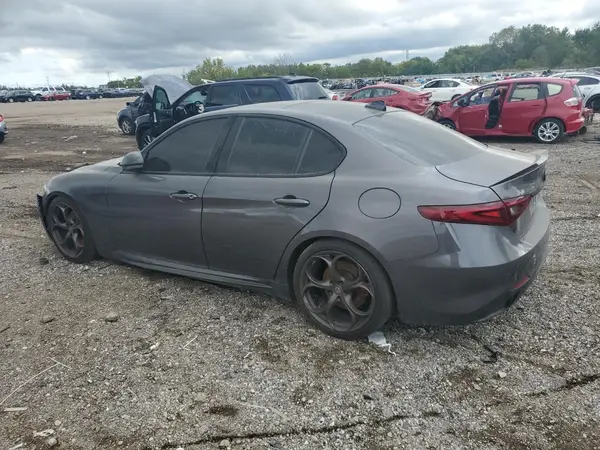 ZARFAEEN5H7543362 2017 ALFA ROMEO GIULIA - Image 2