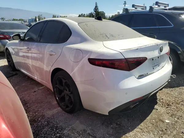 ZARFAEEN5H7552191 2017 ALFA ROMEO GIULIA - Image 2