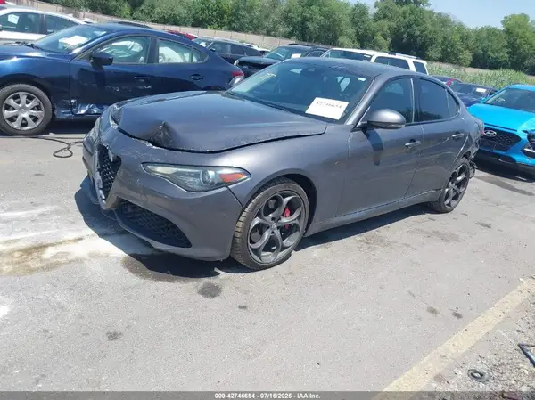 ZARFAEEN5H7552837 2017 ALFA ROMEO GIULIA - Image 2