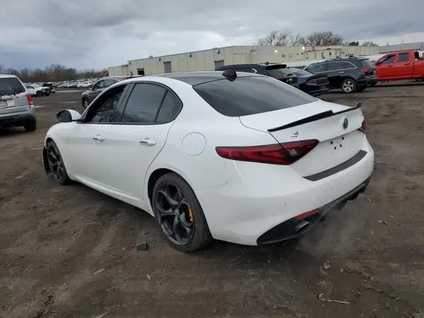 ZARFAEEN5H7555253 2017 ALFA ROMEO GIULIA - Image 2