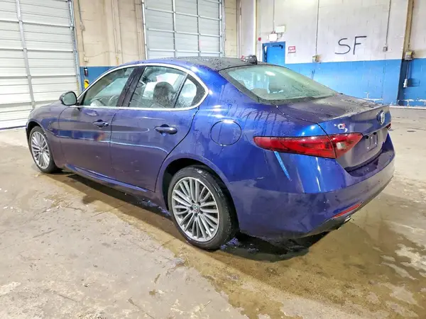 ZARFAEEN5H7558492 2017 ALFA ROMEO GIULIA - Image 2