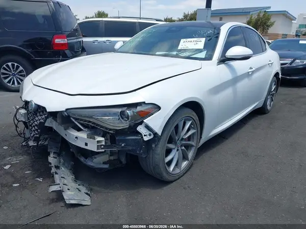 ZARFAEEN5H7561862 2017 ALFA ROMEO GIULIA - Image 2