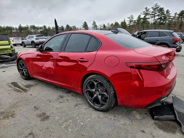 ZARFAEEN5J7563147 2018 ALFA ROMEO GIULIA - Image 2