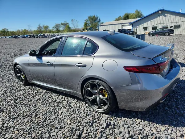 ZARFAEEN5J7577730 2018 ALFA ROMEO GIULIA - Image 2