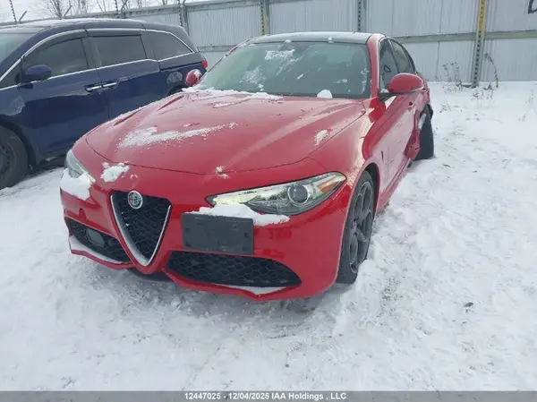 ZARFAEEN5J7580921 2018 ALFA ROMEO GIULIA - Image 2
