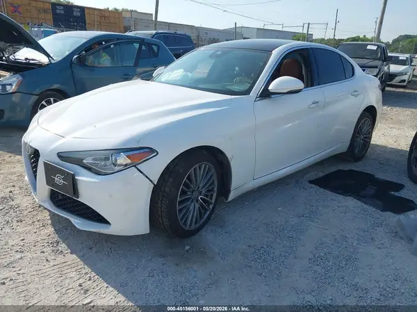 ZARFAEEN5J7581003 2018 ALFA ROMEO GIULIA - Image 2