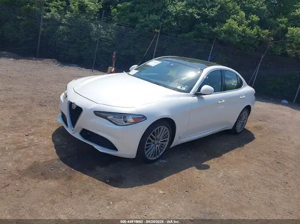 ZARFAEEN5J7581602 2018 ALFA ROMEO GIULIA - Image 2