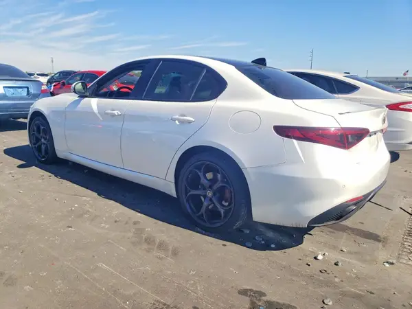 ZARFAEEN5J7583284 2018 ALFA ROMEO GIULIA - Image 2