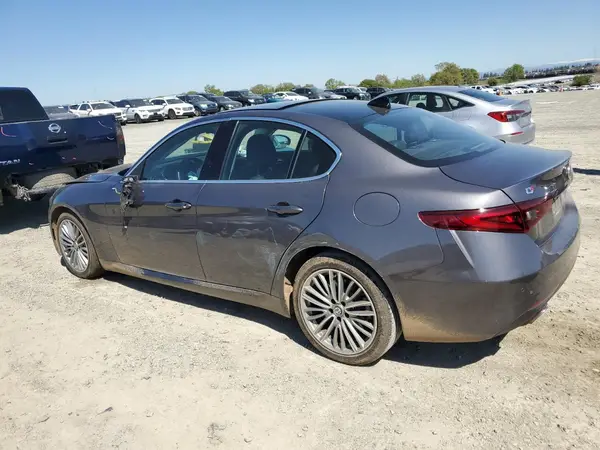 ZARFAEEN5J7592289 2018 ALFA ROMEO GIULIA - Image 2