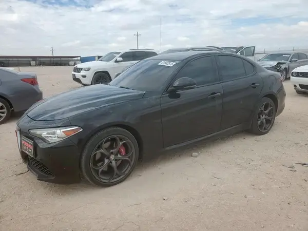 ZARFAEEN5J7593619 2018 ALFA ROMEO GIULIA - Image 1
