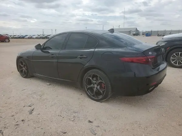 ZARFAEEN5J7593619 2018 ALFA ROMEO GIULIA - Image 2