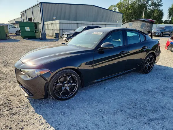 ZARFAEEN5J7597816 2018 ALFA ROMEO GIULIA - Image 1