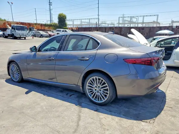 ZARFAEEN6H7528692 2017 ALFA ROMEO GIULIA - Image 2