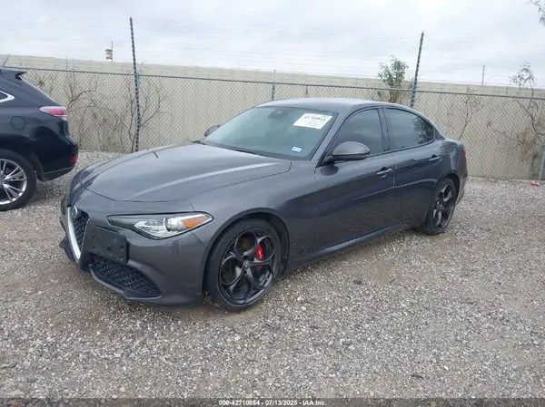 ZARFAEEN6H7542267 2017 ALFA ROMEO GIULIA - Image 2