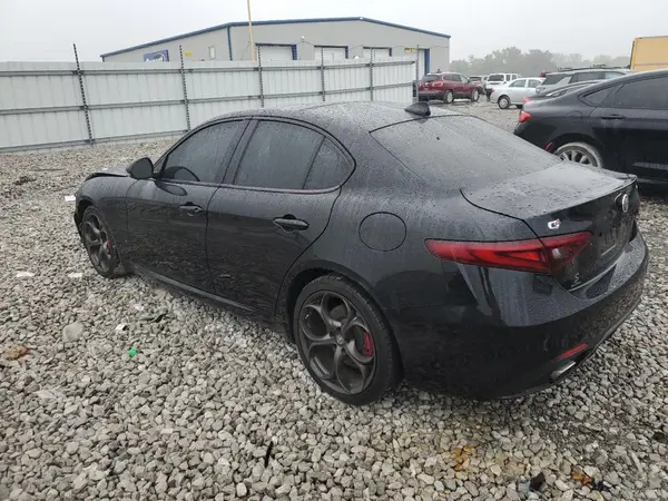 ZARFAEEN6H7543645 2017 ALFA ROMEO GIULIA - Image 2