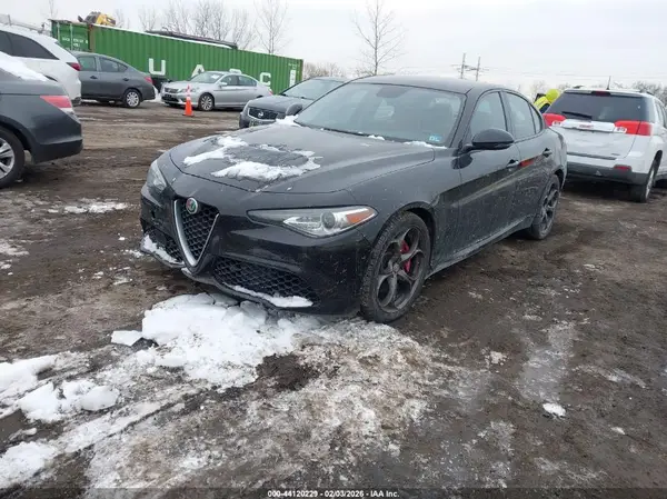 ZARFAEEN6H7544472 2017 ALFA ROMEO GIULIA - Image 2
