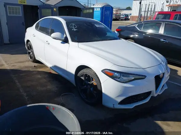 ZARFAEEN6H7548599 2017 ALFA ROMEO GIULIA - Image 1