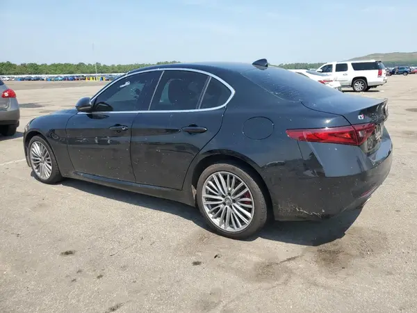 ZARFAEEN6H7550756 2017 ALFA ROMEO GIULIA - Image 2