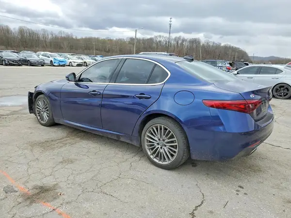 ZARFAEEN6H7557951 2017 ALFA ROMEO GIULIA - Image 2