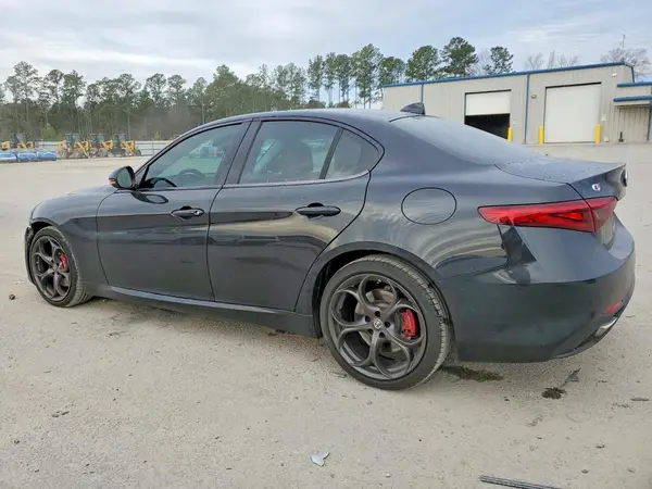ZARFAEEN6H7559246 2017 ALFA ROMEO GIULIA - Image 2