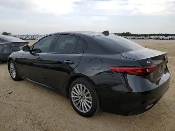 ZARFAEEN6J7564291 2018 ALFA ROMEO GIULIA - Image 2