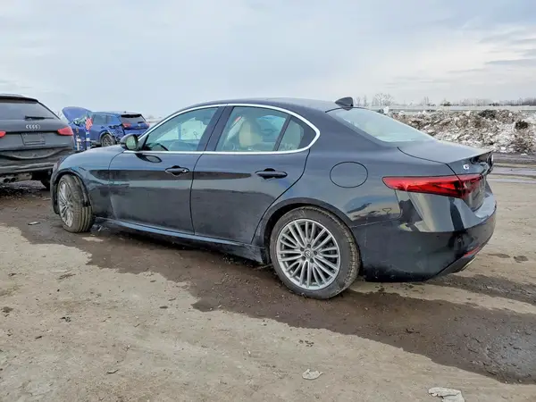 ZARFAEEN6J7565960 2018 ALFA ROMEO GIULIA - Image 2