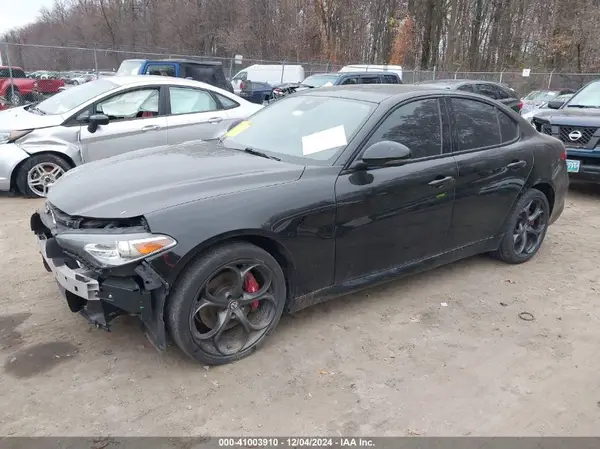 ZARFAEEN6J7571404 2018 ALFA ROMEO GIULIA - Image 2