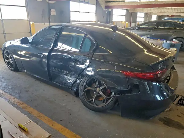 ZARFAEEN6J7578238 2018 ALFA ROMEO GIULIA - Image 2