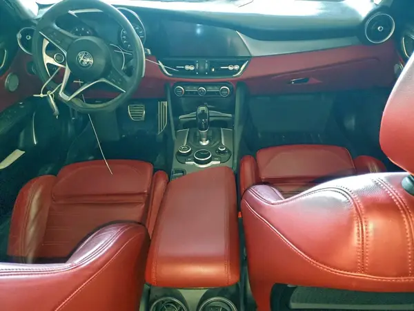 ZARFAEEN6J7578238 2018 ALFA ROMEO GIULIA - Image 8