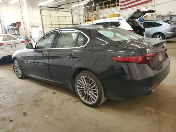 ZARFAEEN6J7595511 2018 ALFA ROMEO GIULIA - Image 2