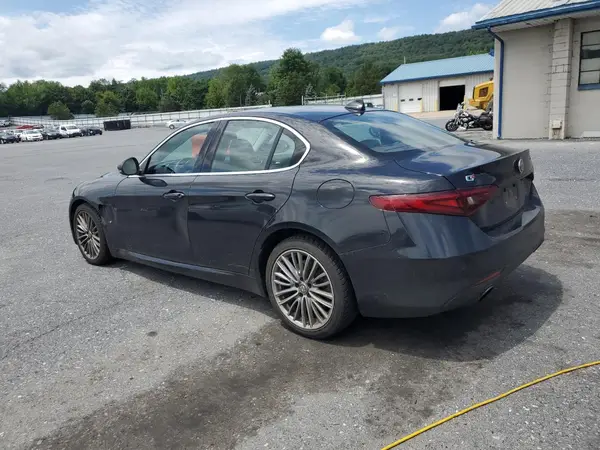 ZARFAEEN7H7533996 2017 ALFA ROMEO GIULIA - Image 2