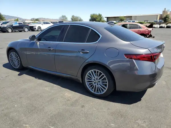 ZARFAEEN7H7540480 2017 ALFA ROMEO GIULIA - Image 2